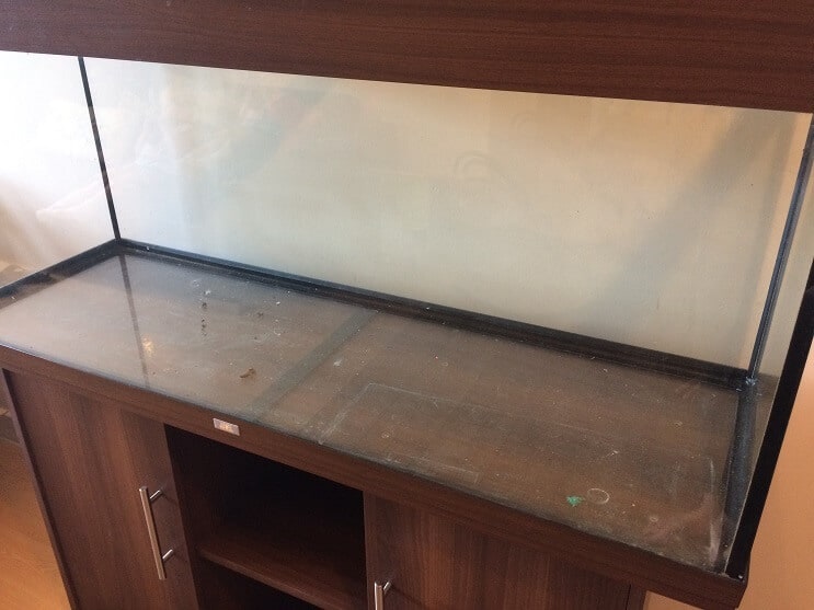 Gebrauchter Tank vor einer Reinigung